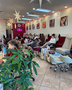 Inside Diamond Nails & Spa